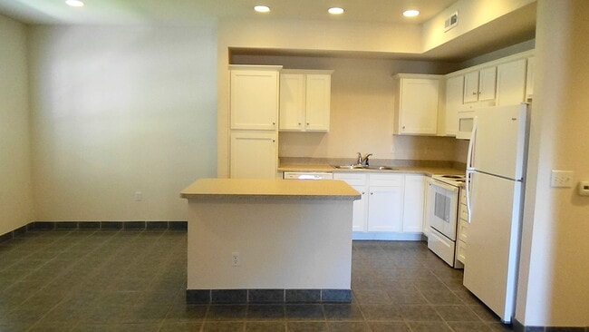 Large 1 BR upper unit