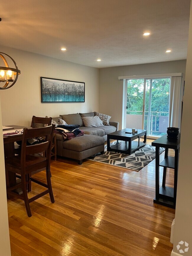 Building Photo - 135 Granite Ave Unit 33 Bright and airy Rental
