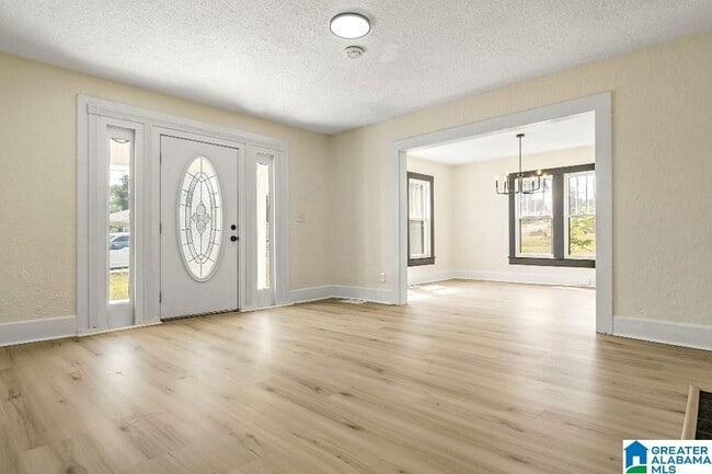Photo - 425 Oak St