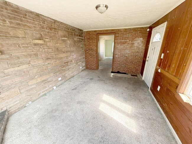 Building Photo - 3 BED 2 BATH BEAUTIFUL SINGLE FAMILY HOME