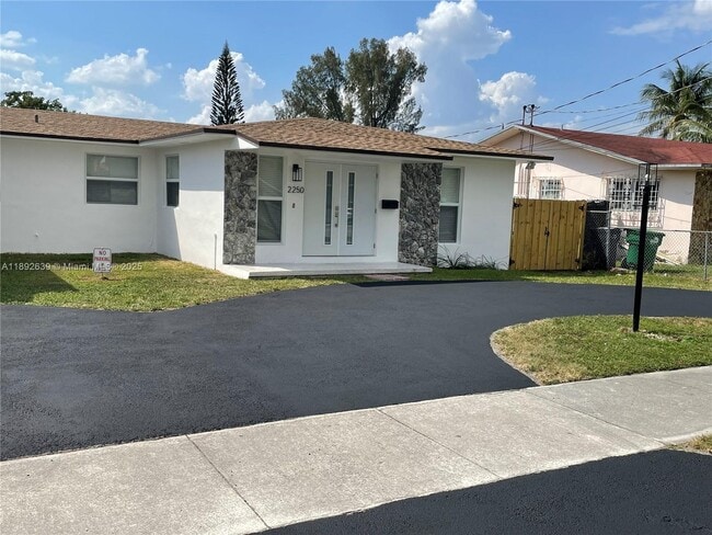 Building Photo - 2250 SW 69th Ave