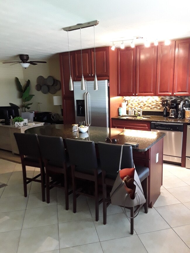 Kitchen Dining Area - 2881 NE 32nd St Unit 118