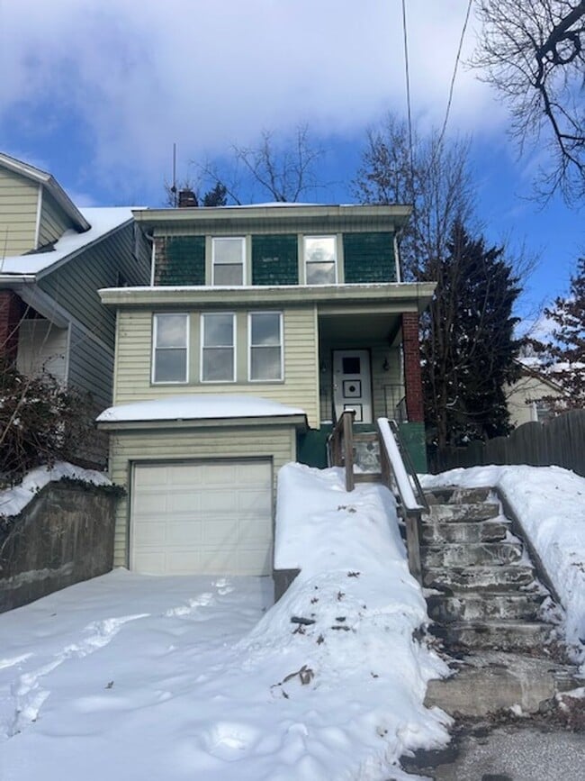 Photo - Updated 3 Bedroom Home l Marhsall Shadeland