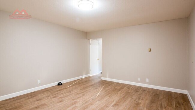 Photo - 868 Miller Ave