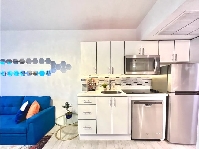 Photo - 1601 Meridian Ave Unit 206