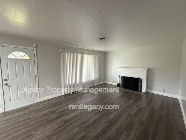 Photo - 2013 Edison Ave