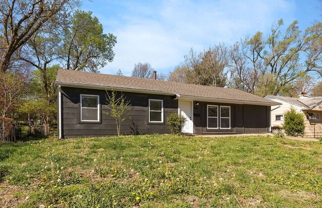 Photo - Spacious Single Family Home - 4 BD/2 BA