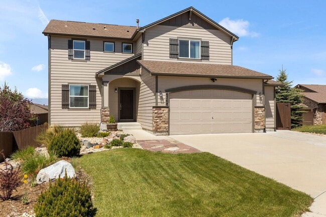 Building Photo - Evolve Real Estate: Meticulous and Luxurious 4 Bedroom + Office + Finished Basement on A Double C...