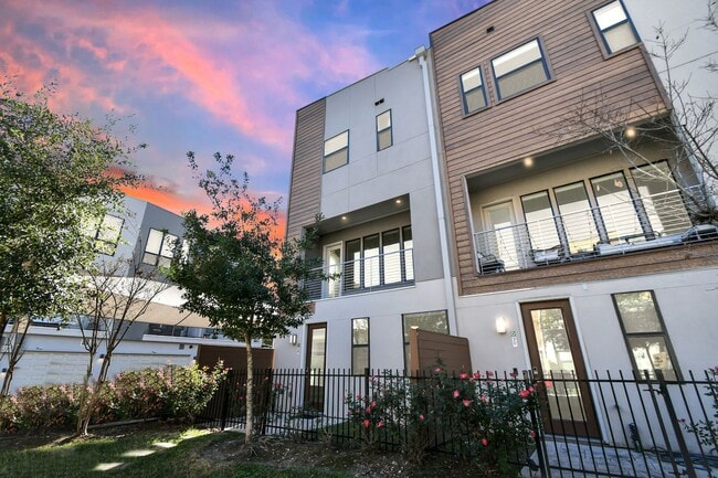 Mid-Town rental available - Mid-Town rental available Townhome