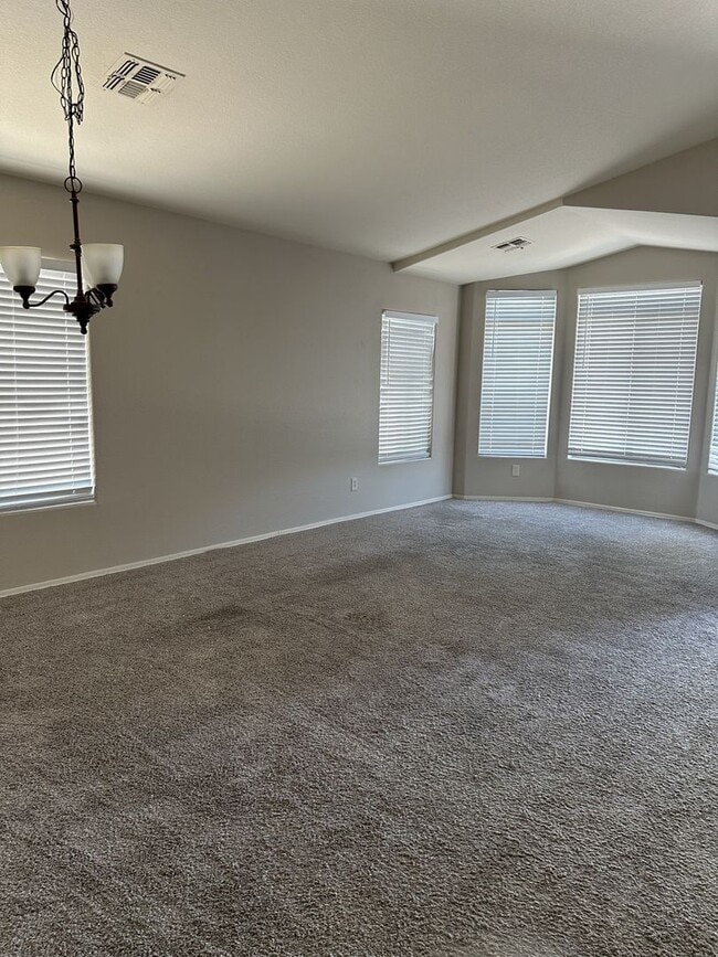 Photo - 4 Bedroom in San Tan Ranch, Gilbert!