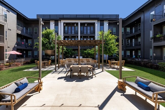 Album Benbrook Outdoor Lounge