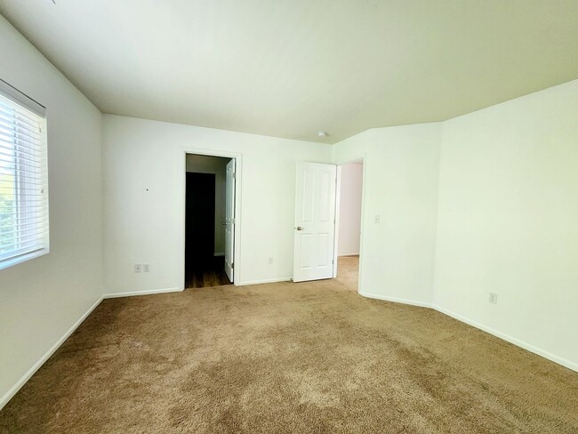 Photo - Prime Amber Skyline Home for Lease: Comfort and Convenience Await