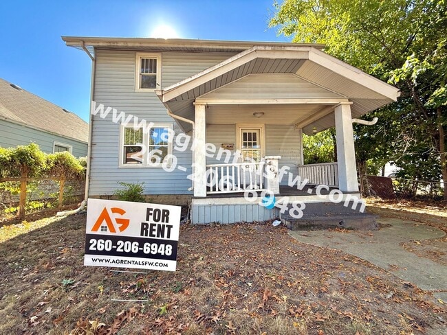 Building Photo - 2 Bedroom House