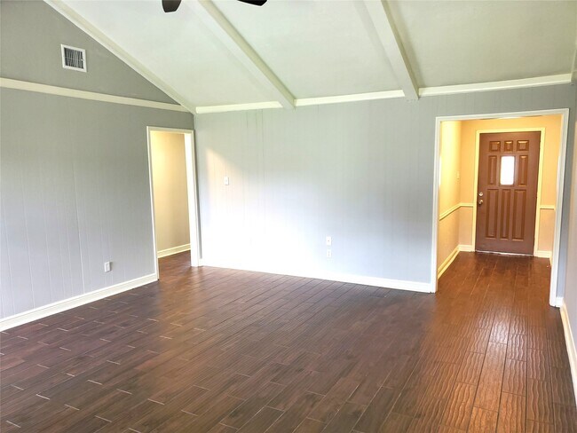 Photo - 4507 Seneca St