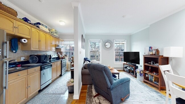 Building Photo - 143 W Canton St Unit 4
