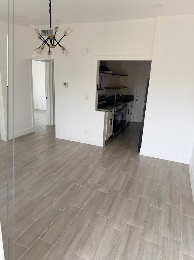 Building Photo - 237 SW 14th Ave Unit Suite 239