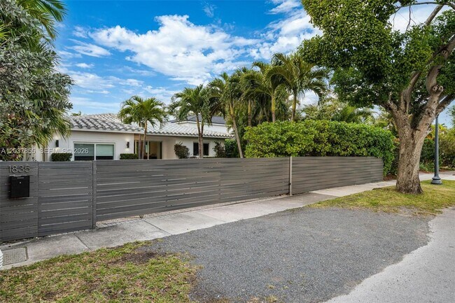 Photo - 1835 Daytonia Rd