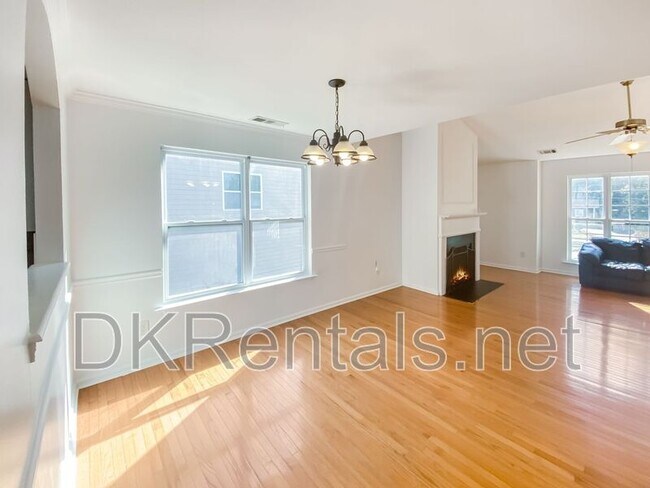 Photo - 1068 South Gordon Rd SW