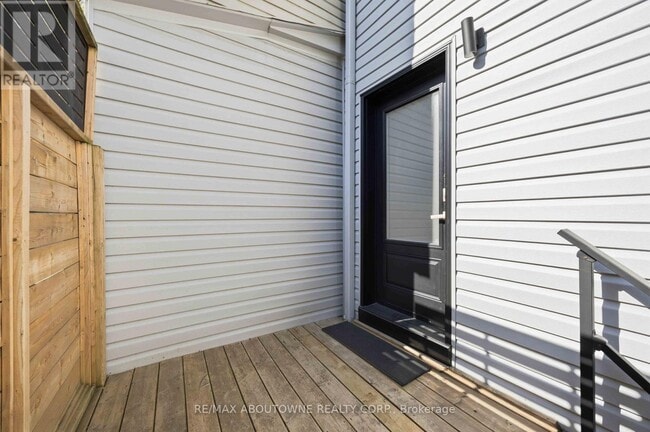 Photo - 793 Pape Ave