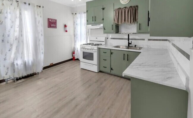Photo - 558 Argyle Ave Unit 558 Argyle Avenue Fl 2