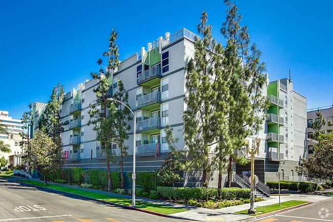 Building Photo - Park Catalina Rental