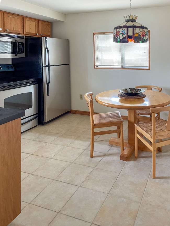 Building Photo - 2600 Skyline Dr Unit Apartment A