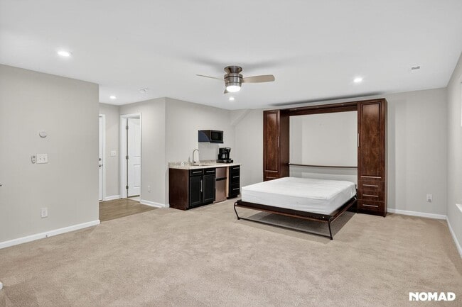 Photo - 305 Cross Country Way