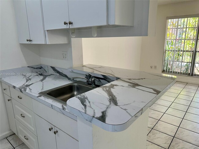 Building Photo - 10764 N Kendall Dr Unit I1