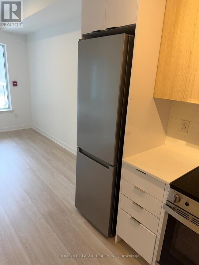 Photo - 5105 Hurontario St Unit 106