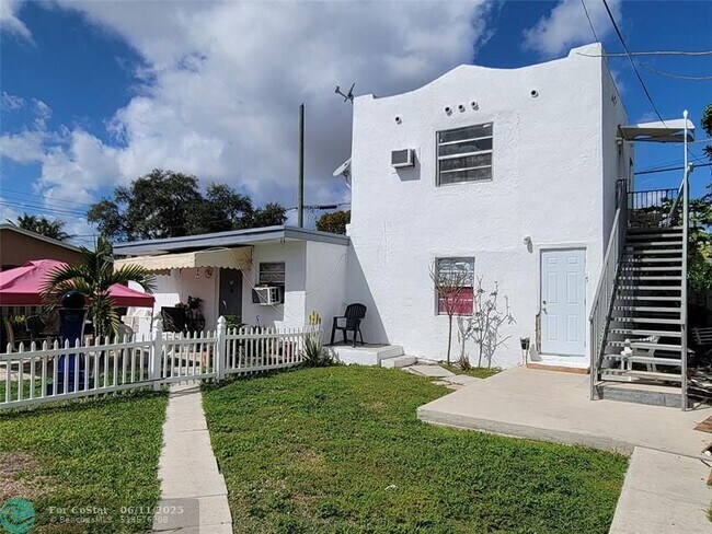 Photo - 1853 NW 5th St Unit 2