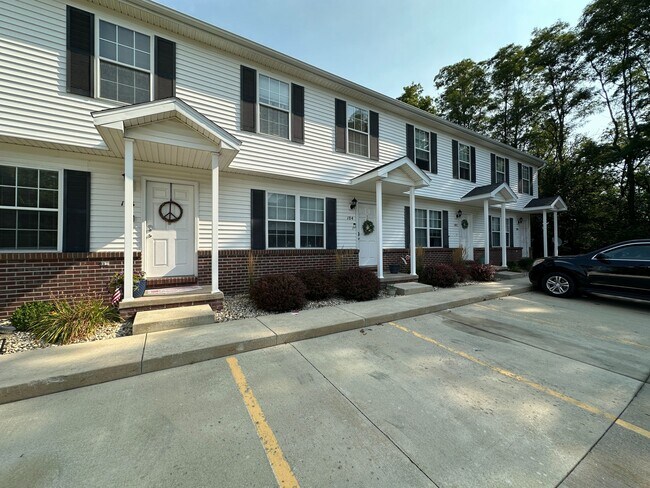 Photo - 102 Crossing Dr Townhome