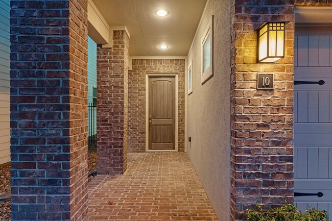 Photo - 10 Jarvis Row Cir