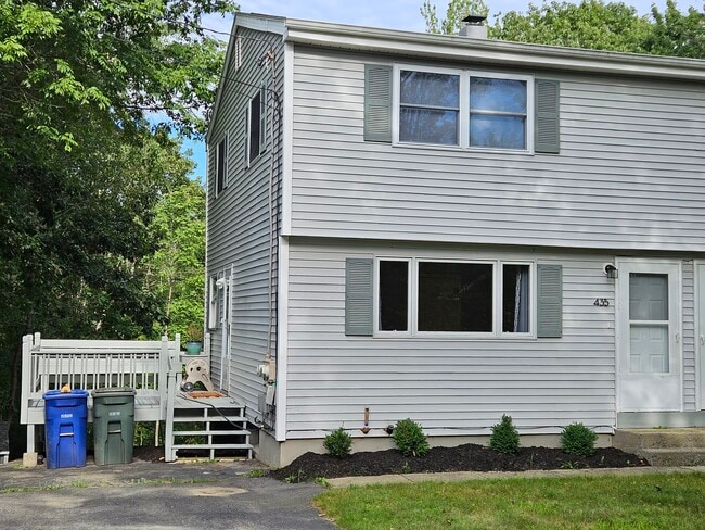 Building Photo - 435 Duck Pond Rd Unit 435 Rental