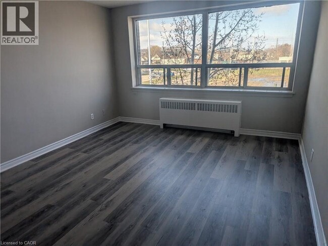 Photo - 468 Ottawa St N Unit 347D