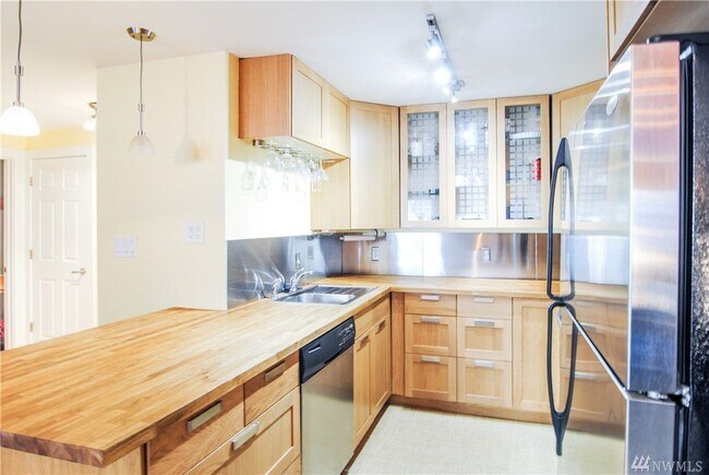 Photo - Great Location!!!