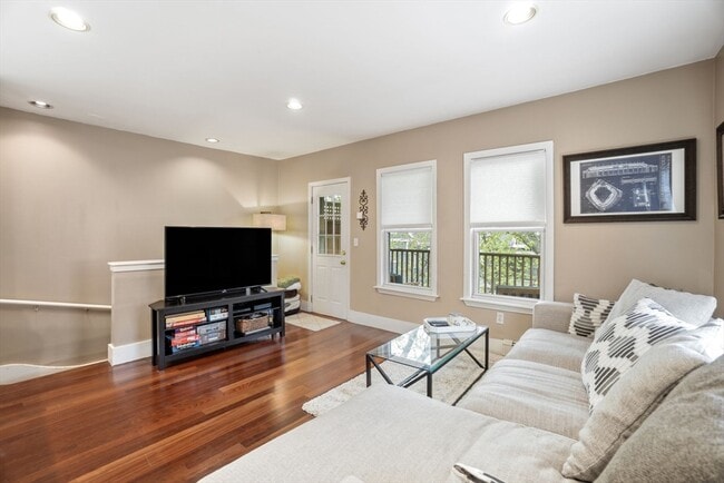 Photo - 31 Regent St Unit 3R