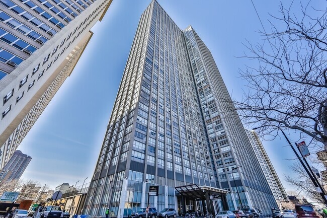 Building Photo - 655 W Irving Park Rd Unit 1201 Rental
