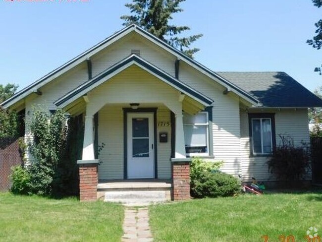 Building Photo - CHARMING 3 BEDROOM SINGLE FAMILY HOME