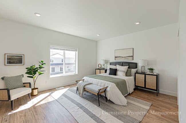 ***LEASE TAKEOVER*** - ***LEASE TAKEOVER*** Townhome