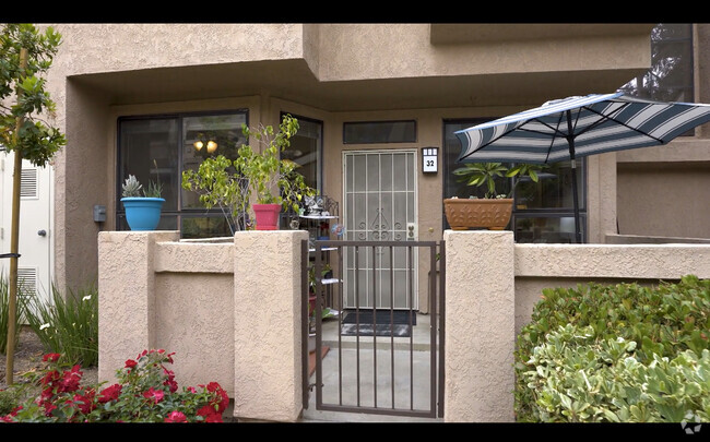 Building Photo - 155 N Singingwood St Rental