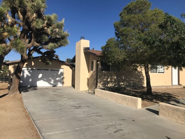 Building Photo - AVAILABLE NOW Rental