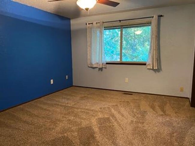 Photo - 823 SW Castilian Dr