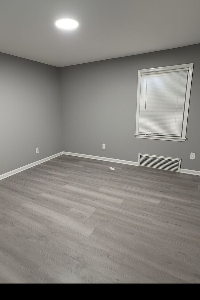 Photo - 14975 Hubbell Ave