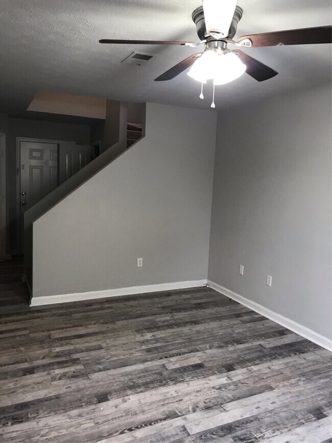 Photo - 127 Karen Ct