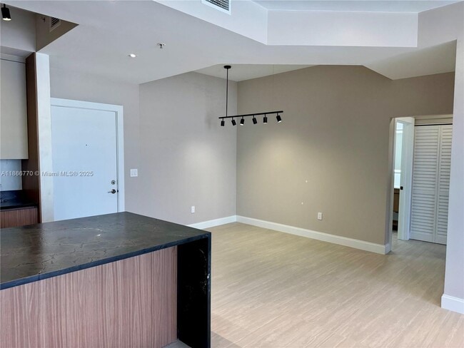 Building Photo - 2775 NE 187th St Unit PH23 Rental