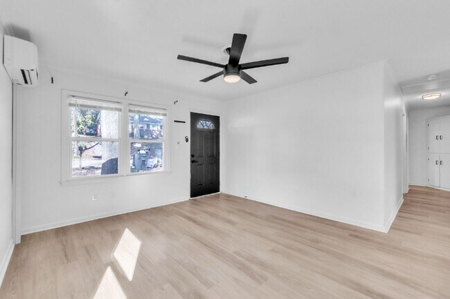 Photo - Updated 2-Bedroom 1-Bathroom Duplex in Spa... Unidad A