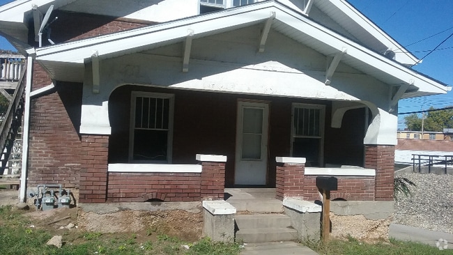 Building Photo - 710 Monroe St Rental