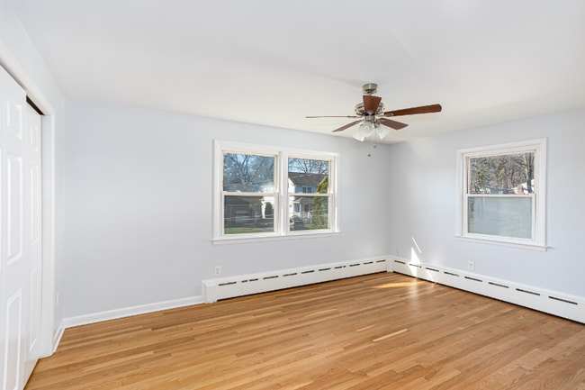 Photo - 272 Hunyadi Ave