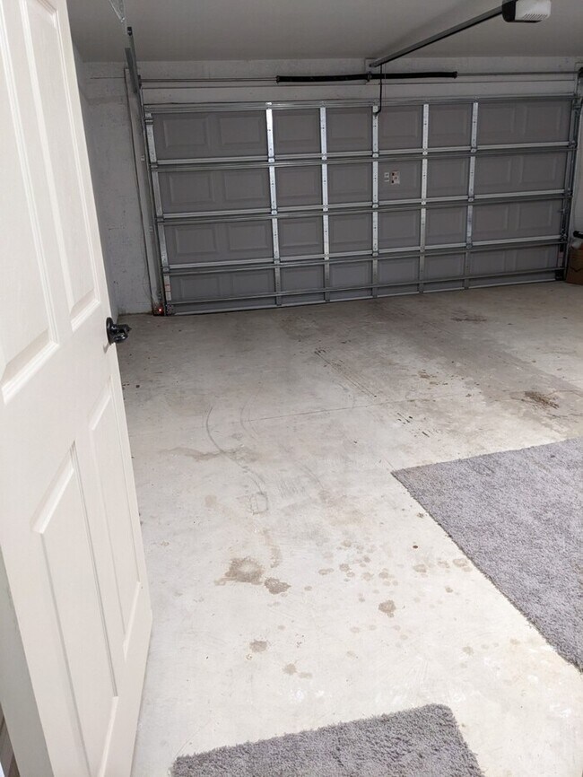 Photo - Almost New 3/2/2 garage