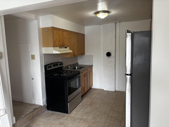 Photo - Bright, Updated 2-Bedroom Apartment in a Convenient Bath Location Unidad 181-2